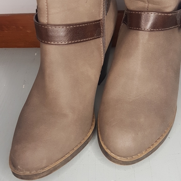 Brown ankle bootie - Picture 3 of 5